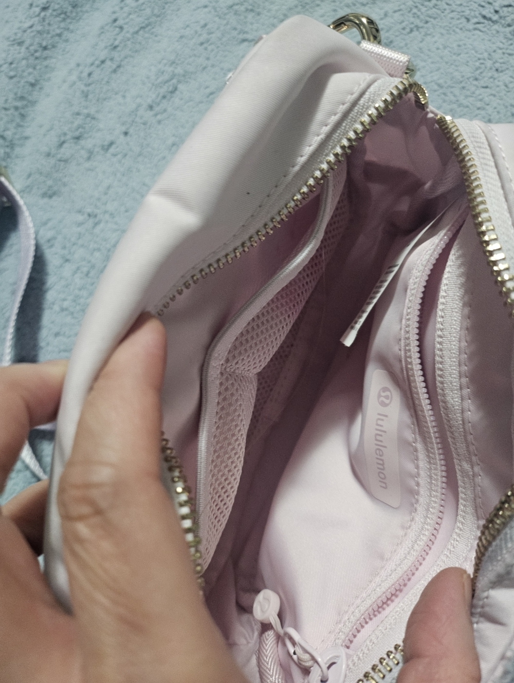 lululemon athletica Light Pink Crossbody Bag with Wide Strap - Picture 6 of 10
